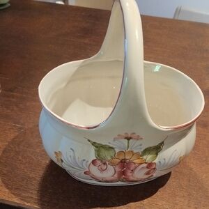 Ceramic Basket. 417GW7home